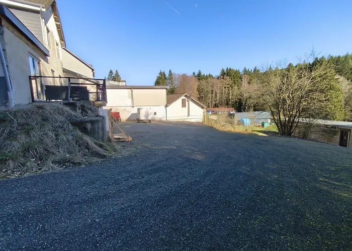 The Eau Rouge 600m From The Entrance Of The Circuit בית נופש *