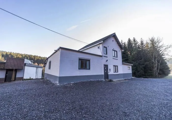 The Eau Rouge 600m From The Entrance Of The Circuit בית נופש סטבלוט