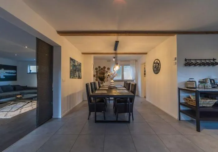 בית נופש The Eau Rouge 600m From The Entrance Of The Circuit